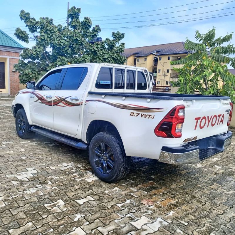 Thumbnail 3 of 2021 Toyota Hilux